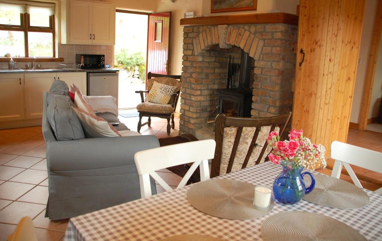 Corriebrack Cottage Hollywood  ภายนอก รูปภาพ